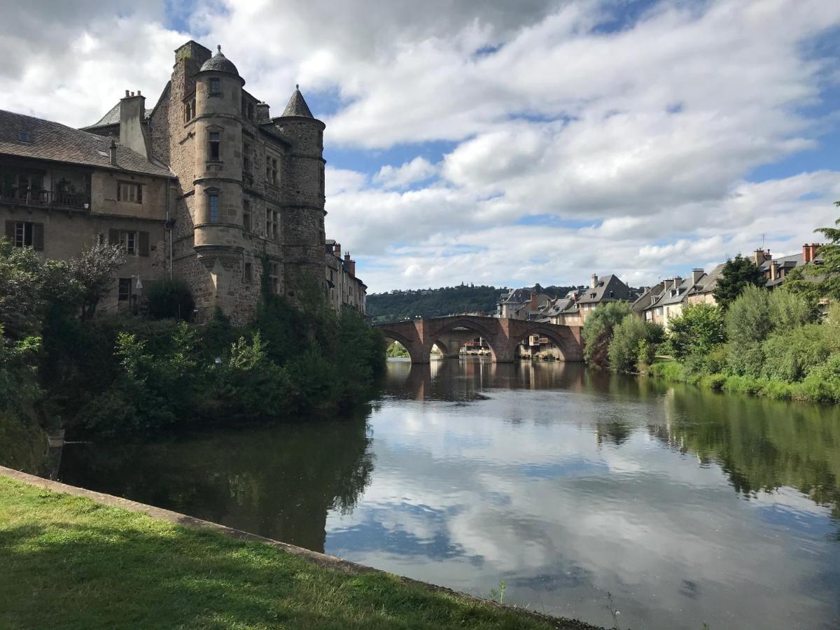 Gite Le Couderc De Coubisou, Grange Renovee Exteriör bild